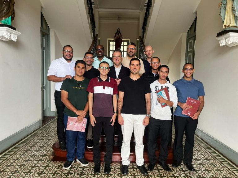 Bispo e equipe de formação visitam seminaristas da Diocese de Guanhães no Seminário Provincial em Diamantina
