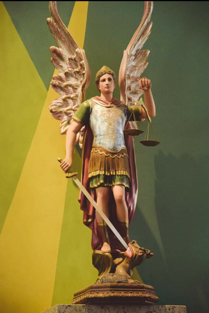 Fotografia da Imagem de São Miguel Arcanjo da Catedral de Guanhães.